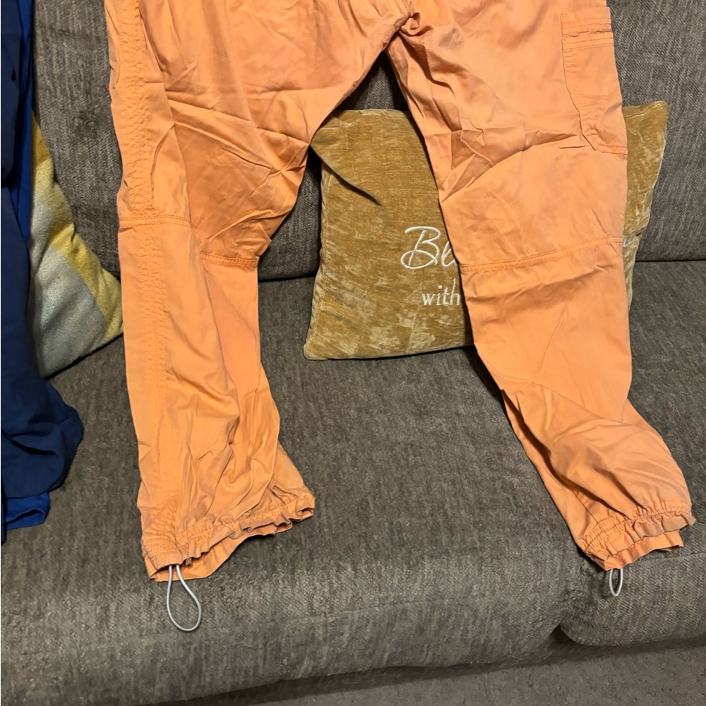 Orange pants - Picture 2 of 4